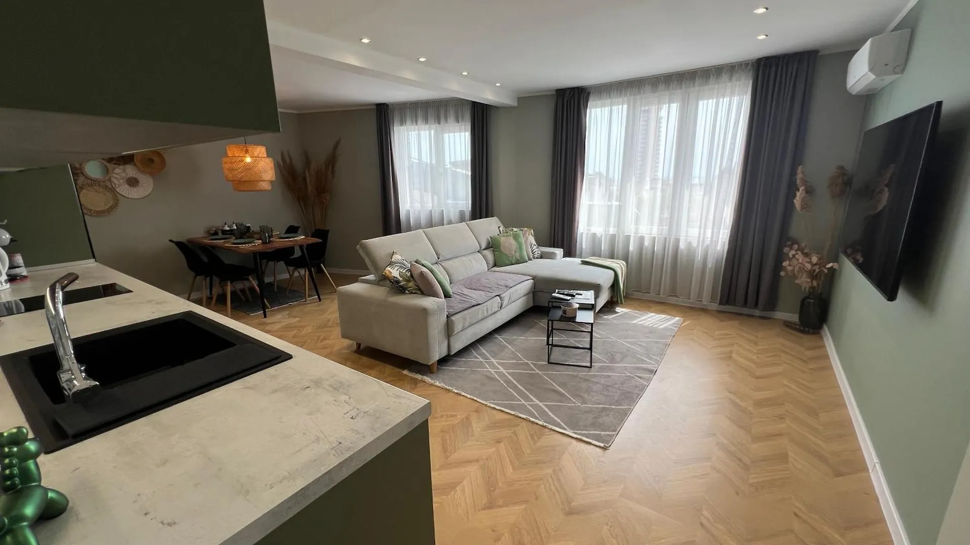Varna Top Center Luxury Apartment 불가리아